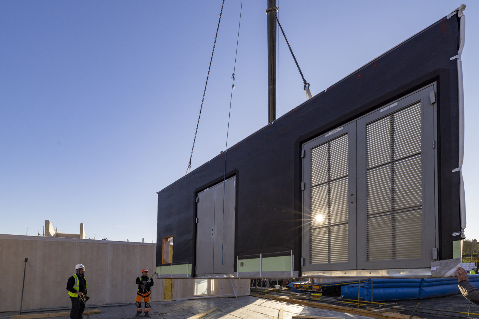 The difference between open and closed panel timber frames